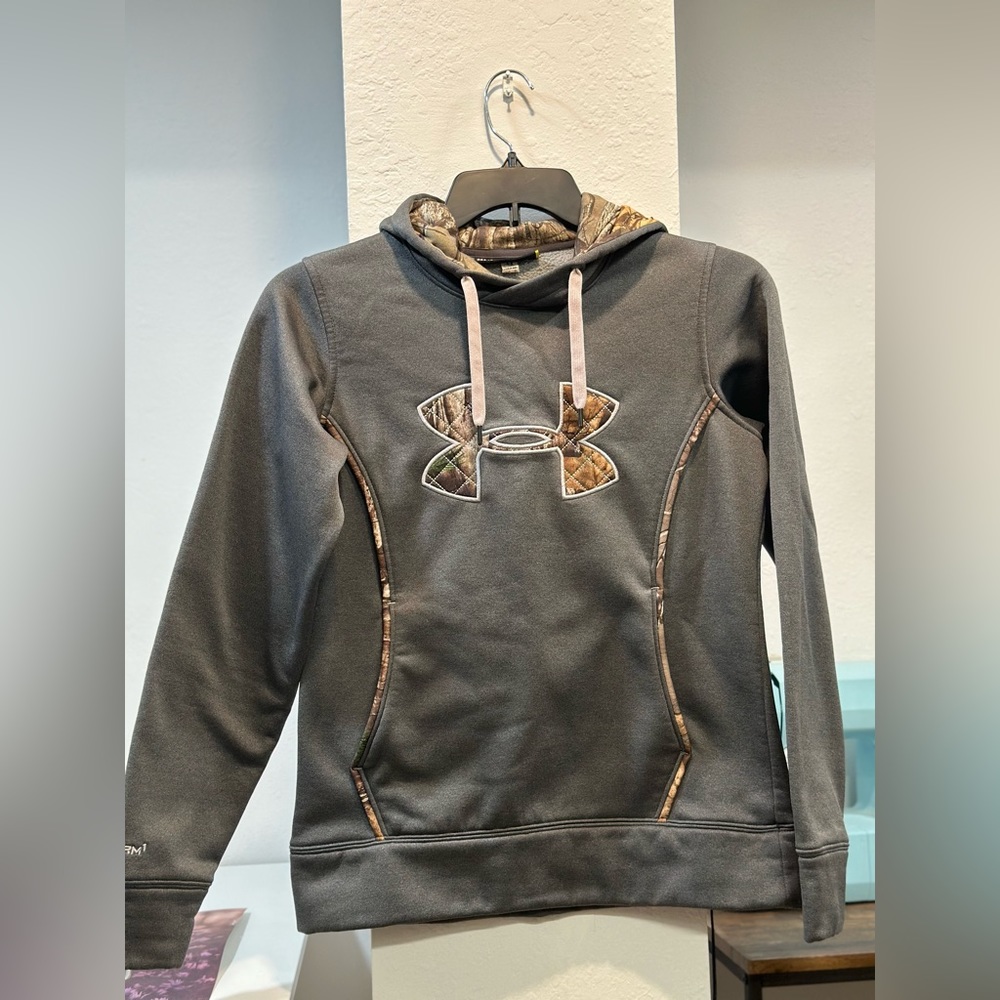 Underarmour unisex pullover hoodie small